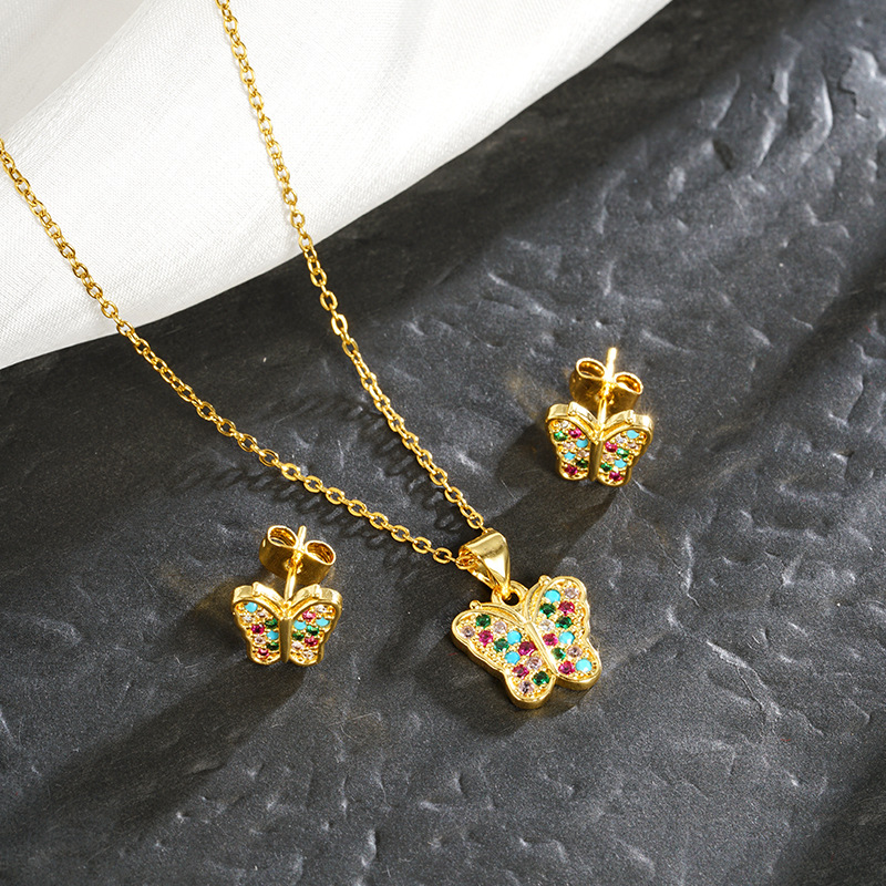 Diseño de nuevo producto Sense Sands Golden Butterfly Collar Pendientes Juego de joyería de lujo ligero de nicho durante mucho tiempo sin desvanecerse Joyas de Yiwu