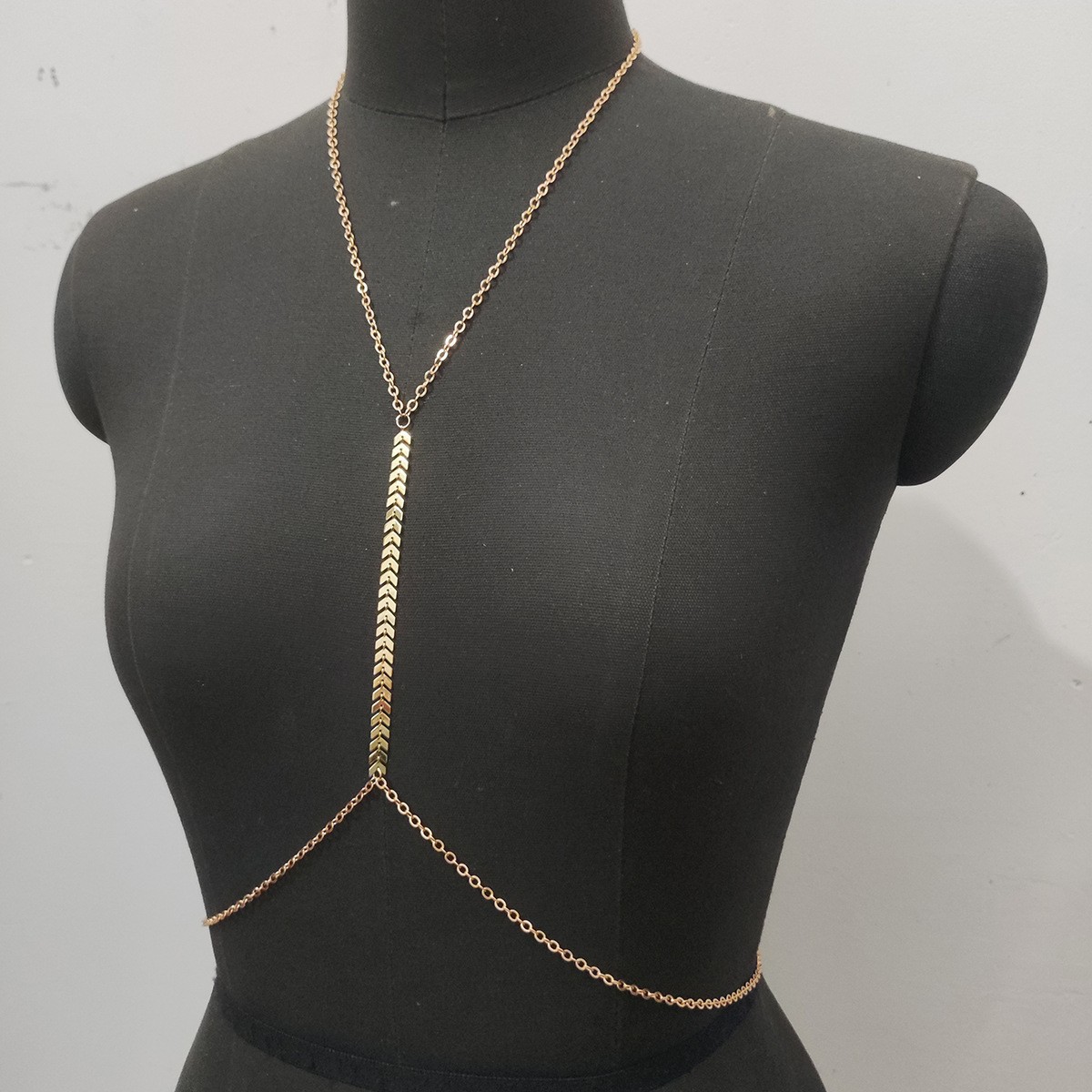 Cadena corporal sexy hecha a mano para mujer espalda al aire_voghion.com
