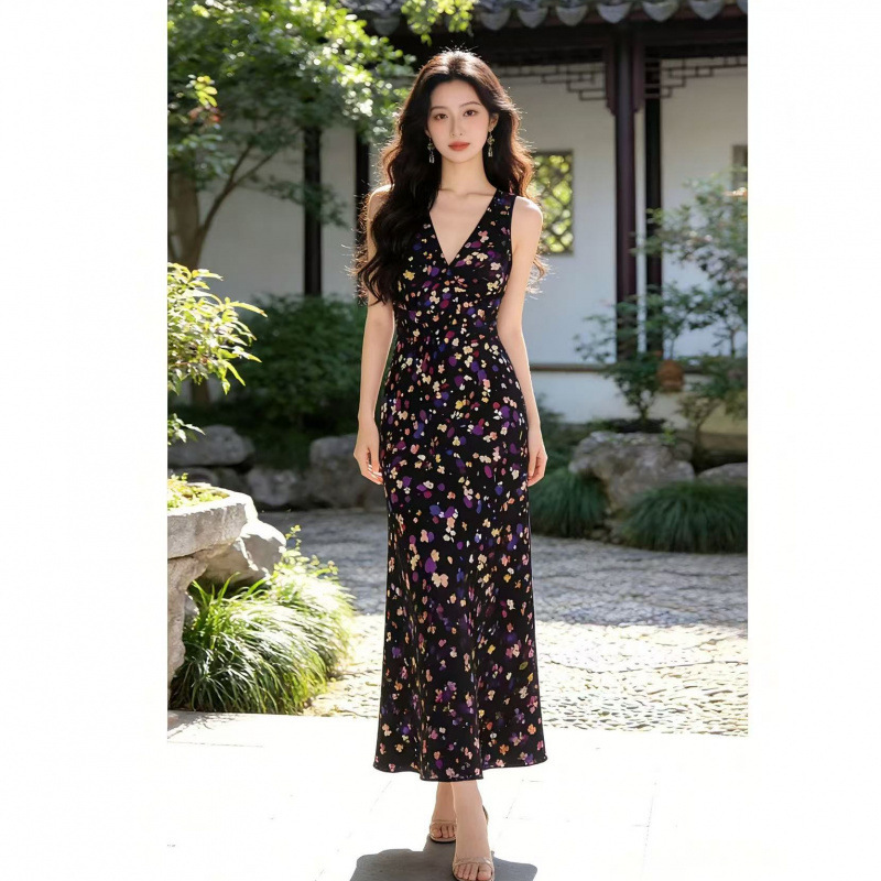 Purple Floral Long Dress for Spring and Summer, Waist-Cinching, Sexy, Mature, Soft and Elegant, with a Feminine Vibe, Slimming Dress