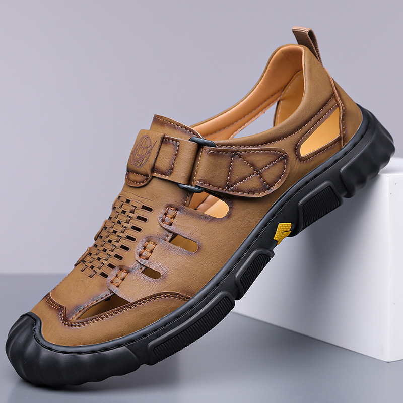 Men's Sandals 2026 New Summer Breathable Outdoor Hiking Shoes Soft Sole Non-Slip Closed-Toe Trendy Clogs