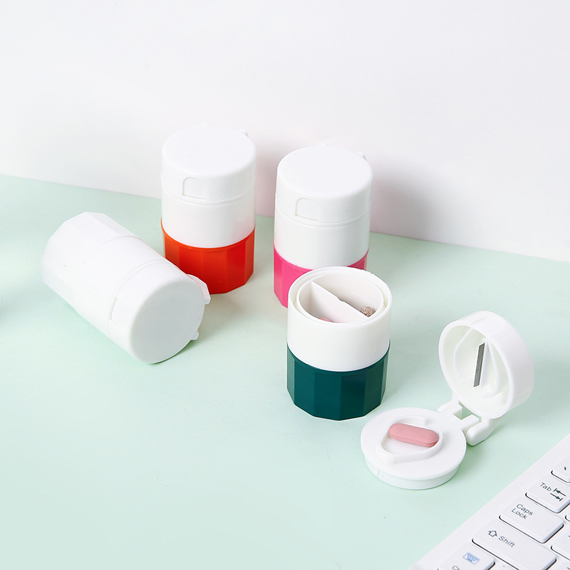 Cortador de medicina portátil de comercio exterior separado con tapa de molienda y trituración caja de medicina hogar viaje a prueba de polvo pequeña caja de medicina al por mayor