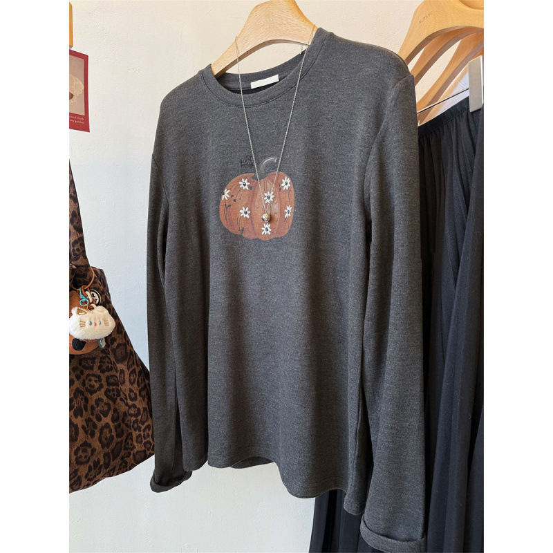 2026 new unique and beautiful top for plus-size women, fashionable loose-fitting slimming base shirt for autumn