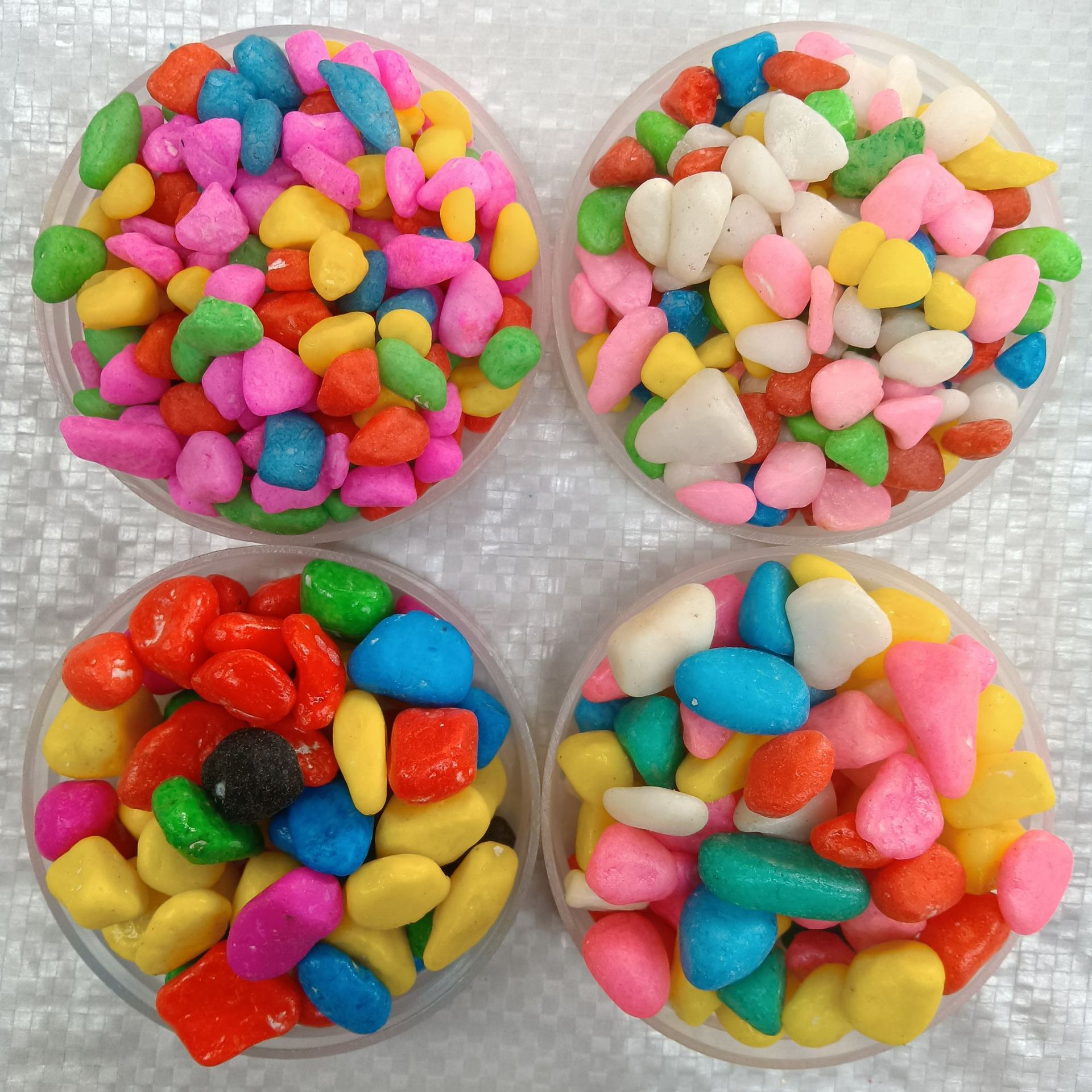 批发鱼缸花盆装饰用五彩石 小彩石 染色鹅卵石 彩色石子