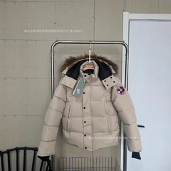 新しいハイエンドの正しいバージョンの大きなグースの大きなポケットの男性と女性のカップルのパーカー綿のフード付き厚く暖かい防風ジャケット