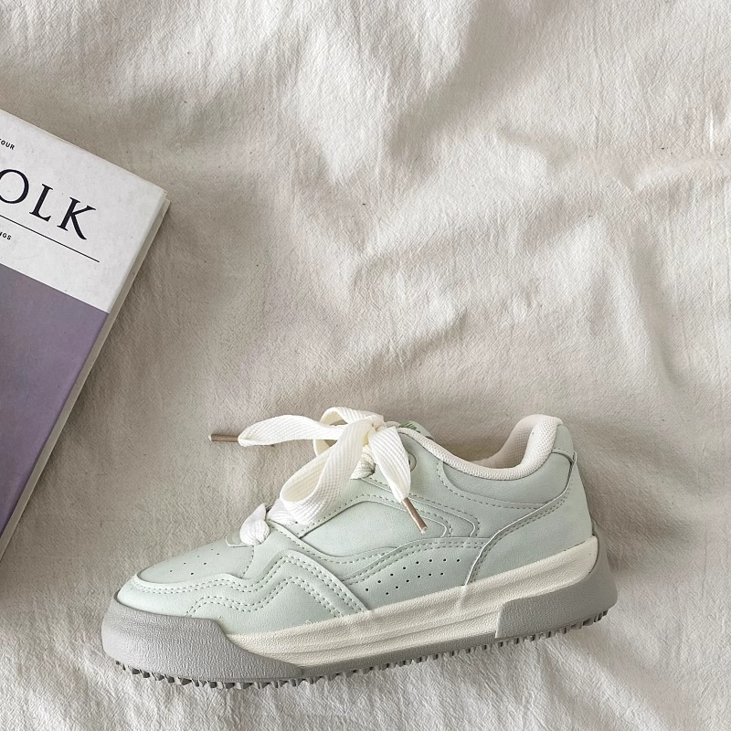 Nicho de diseño de zapatos de skate de menta para mujeres otoño de 2025 nuevas zapatillas casuales con suela gruesa zapatos de entrenamiento para mujeres