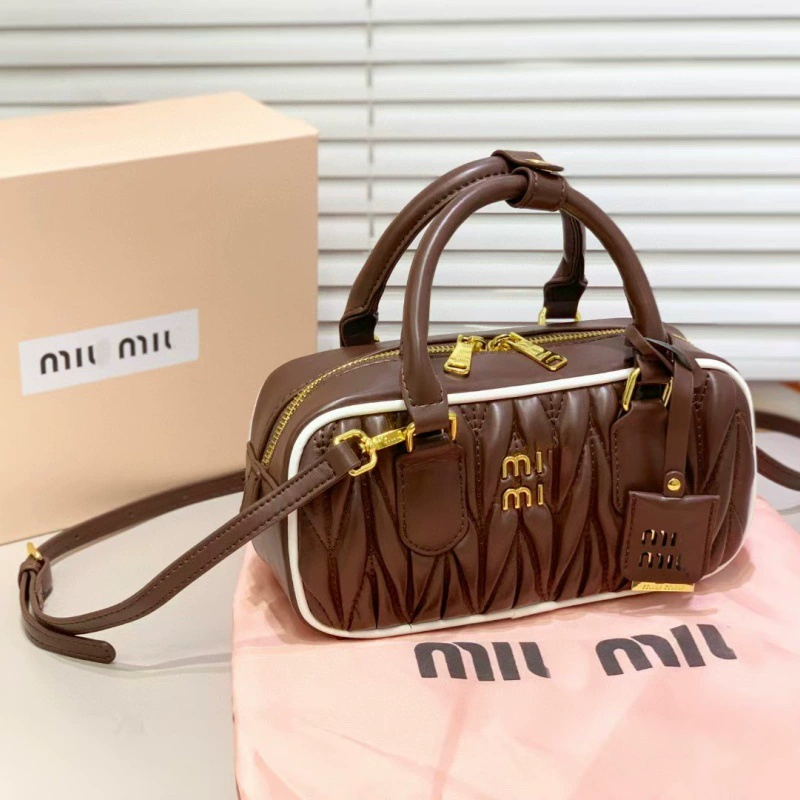 Новая 2025 года мешок Miu Bowling Bag Boston женская сумка через плечо с одной лямкой, складная ручка, модная подушка-сумка