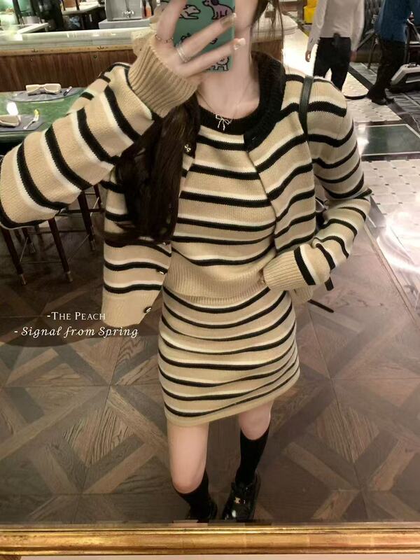 条纹针织衫套装女设计感气质小个子开衫短袖上衣半身裙三件套秋季|undefined