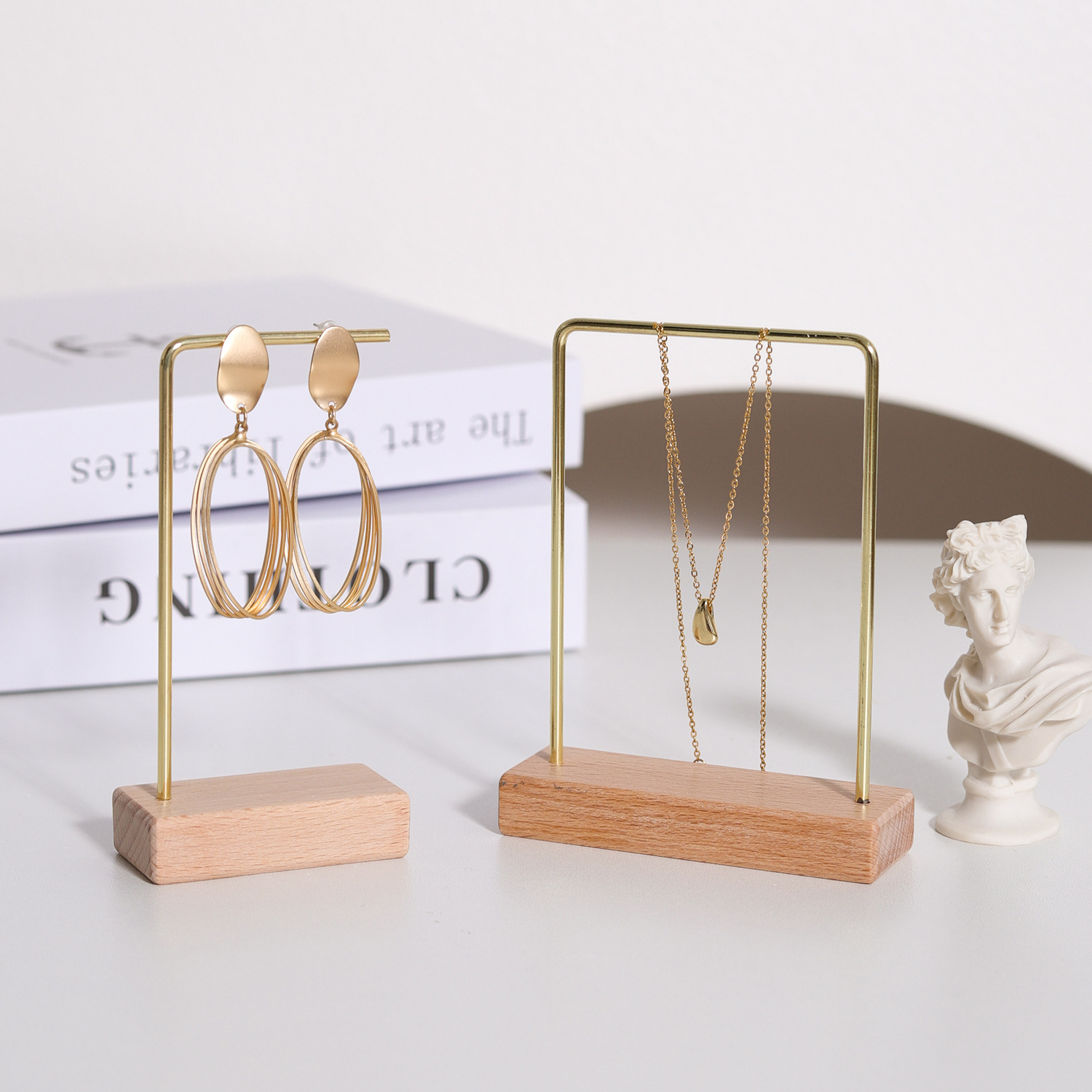 ��������չʾ�� ����ԭľ��Ʒ���ɼ� ���йҼܶ���������Ʒ�ܿ羳