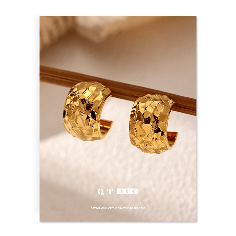 Joyería al por mayor aretes de martillo en forma de C cobre chapado en oro 925 plata simple ligero lujoso anillo de aguja de plata para mujeres