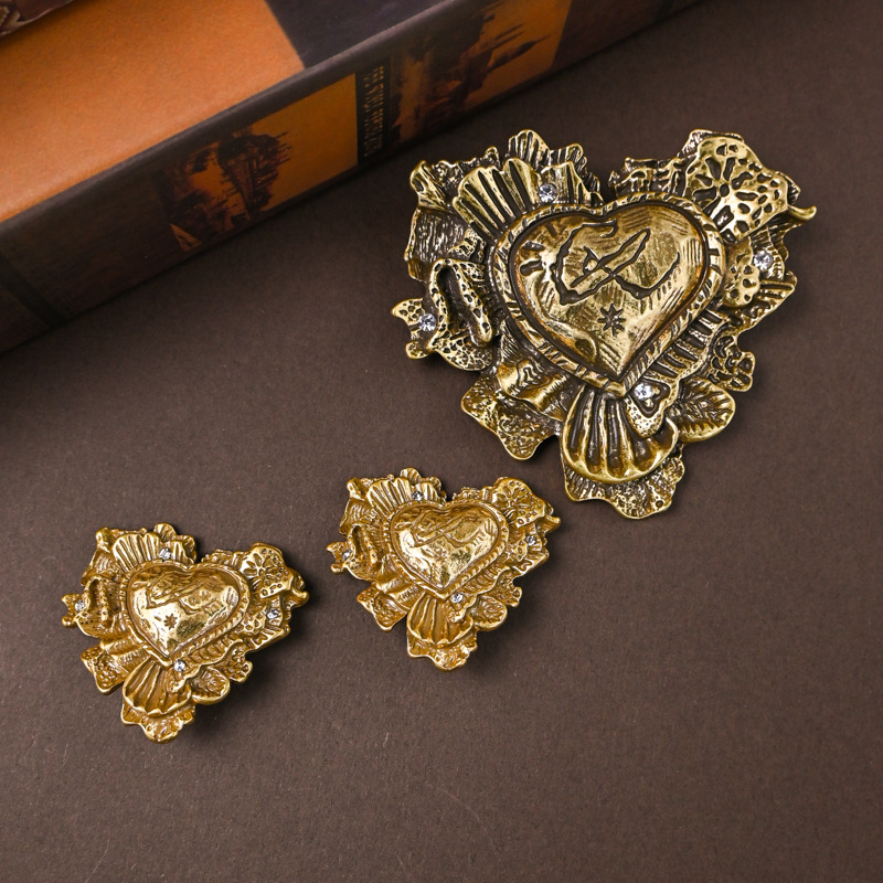 Retro heart love earrings silver needle European and American style temperament earrings wholesale autumn and winter women's new wholesale medieval