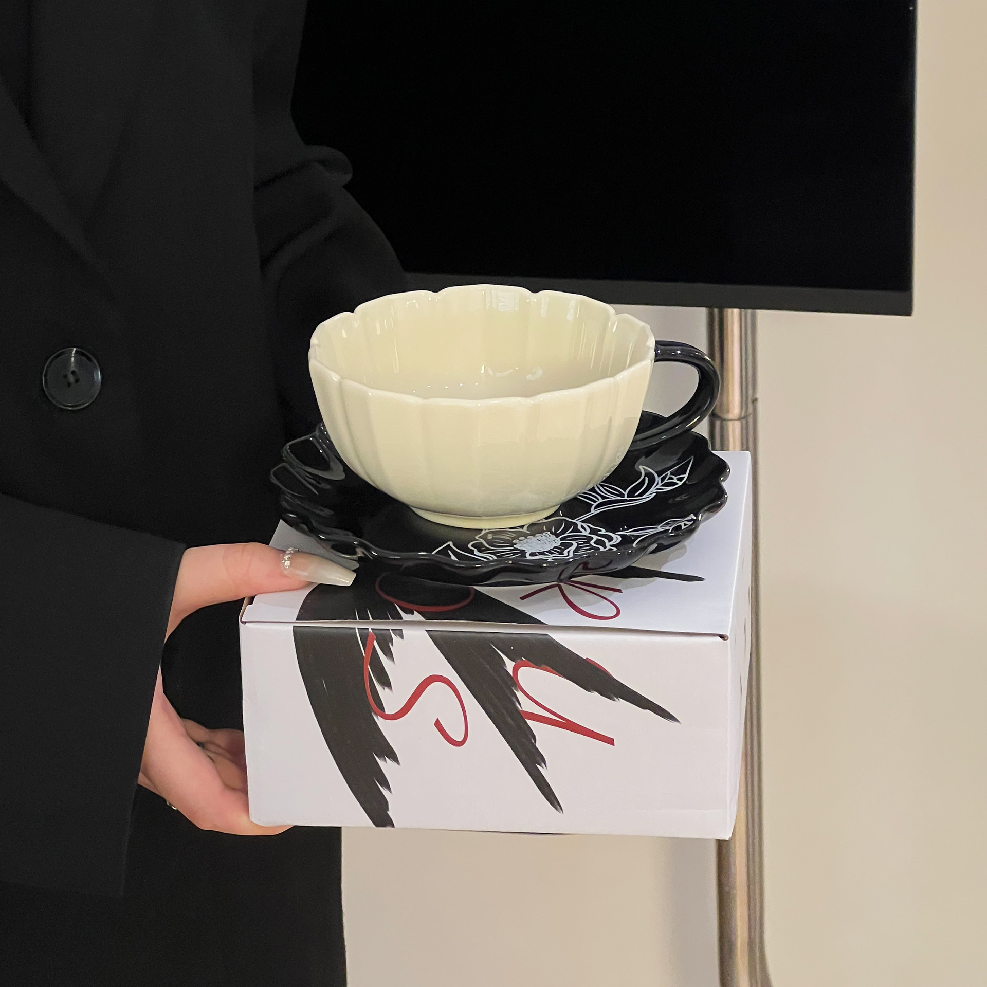 estilo japonés estilo de alto valor de la cara cubiertos retro relieve pintado a mano golondrina plato de cerámica plato oval de desayuno taza de café plato de aperitivo