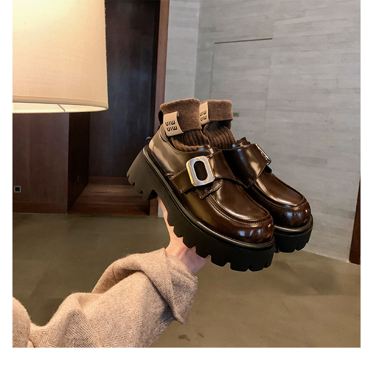 Grava Madre Otoño Invierno Nuevo estilo de estilo universitario botón perezoso un pie pie muffin tacones gruesos zapatos de cuero Lefour para mujeres