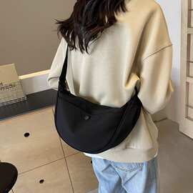 尼龙布斜挎韩系包包大容量新款质感单肩斜挎包休闲饺子包休闲百搭