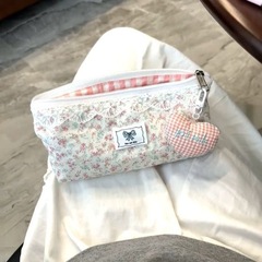 高颜值批发红格蕾丝kt笔袋原创化妆包可爱女生大容量文具收纳