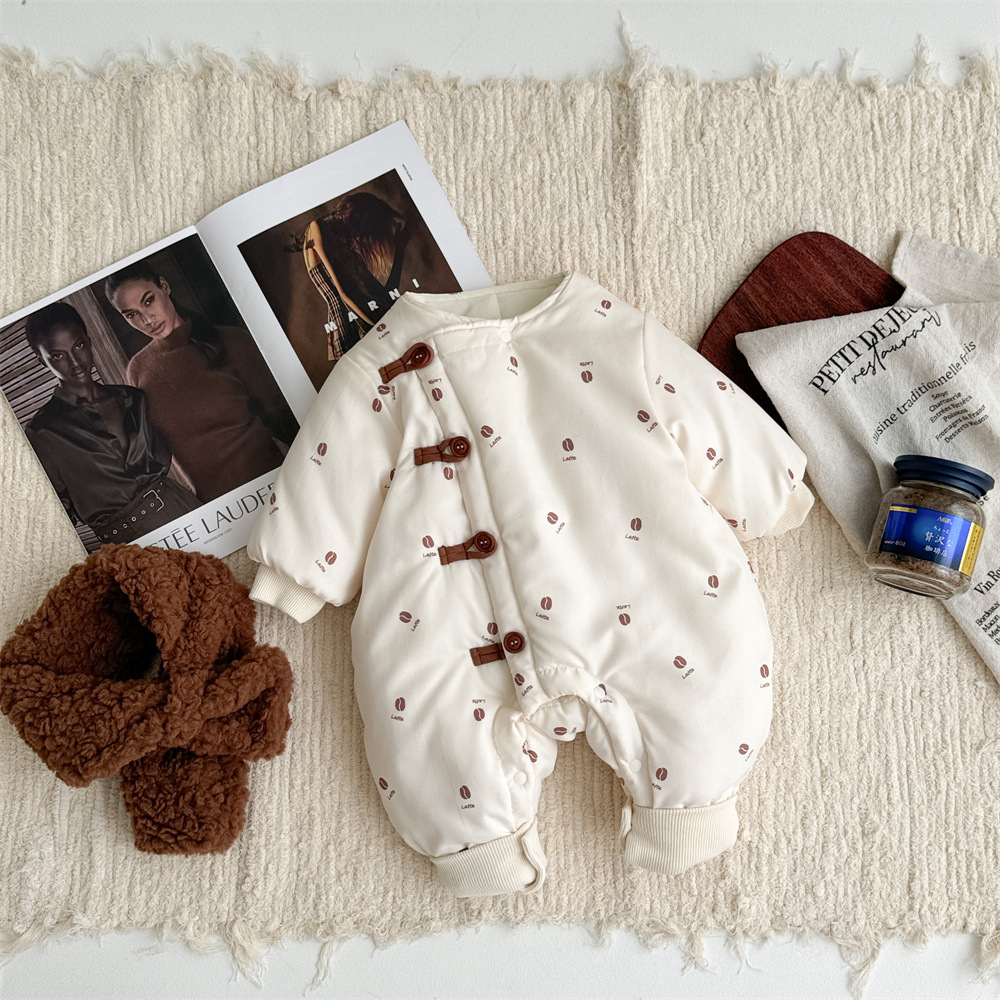 2024 nuevo bebé de invierno versión coreana de dibujos animados estilo extranjero lleno de granos de café gruesos, cálidos y cómodos, una pieza suave