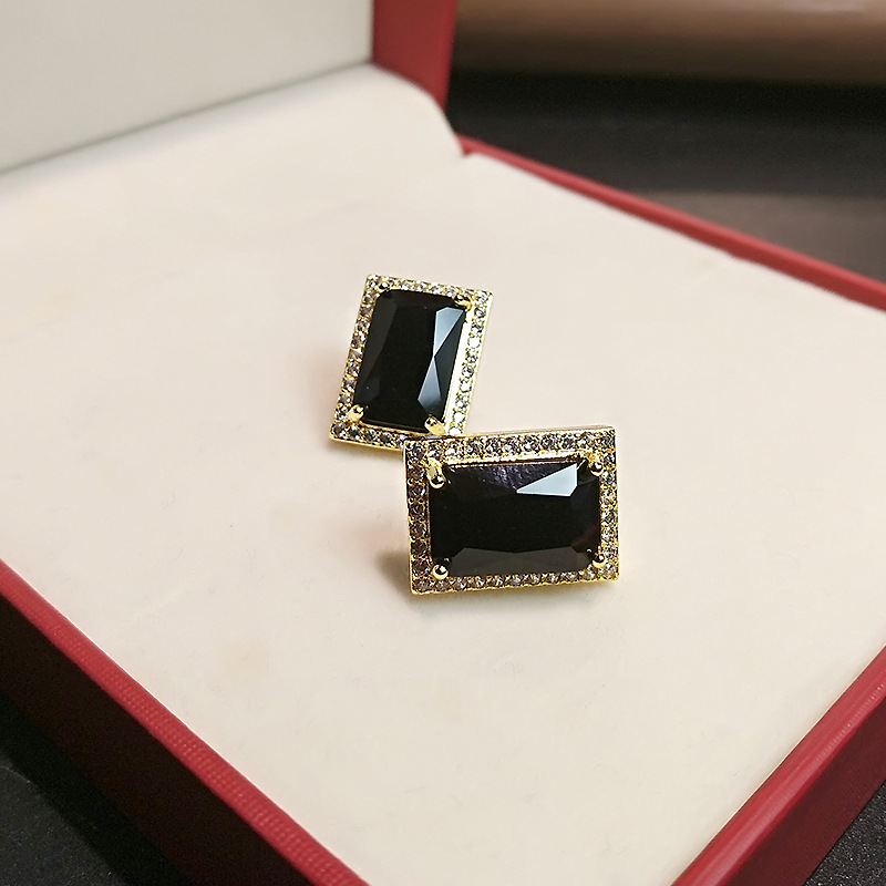 Cross-border retro negro joya cuadrado collar traje europeo y americano Luz de lujo de metal diamante incrustado negro piedra pendientes de una sola pieza de entrega