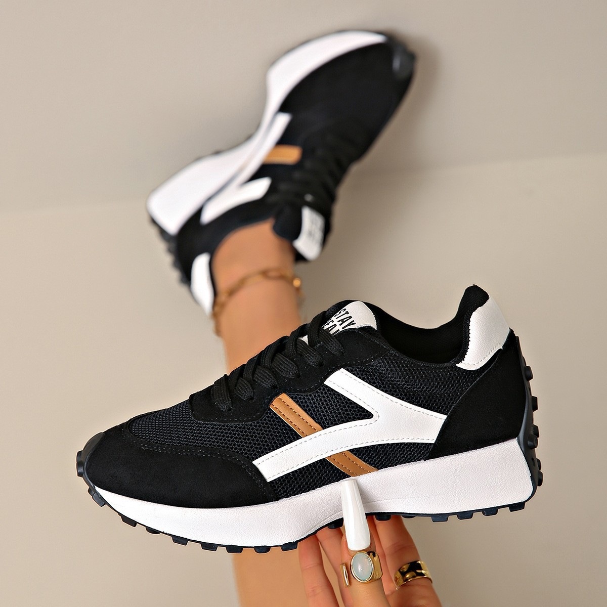 Spot zapatos deportivos de cintura pequeña mujer 2026 primavera y verano nuevos zapatos casuales de estudiantes de malla gruesa zapatos deportivos Gump zapatos de mujer