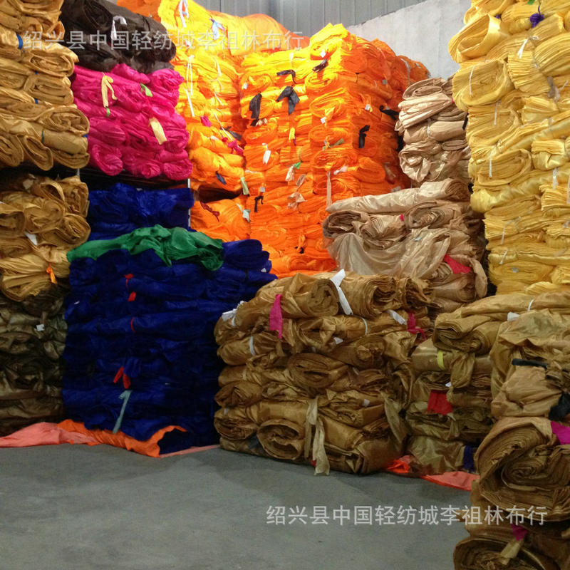 现货供应服装全涤平纹染色涤塔夫 服装里布时尚 女装 面料