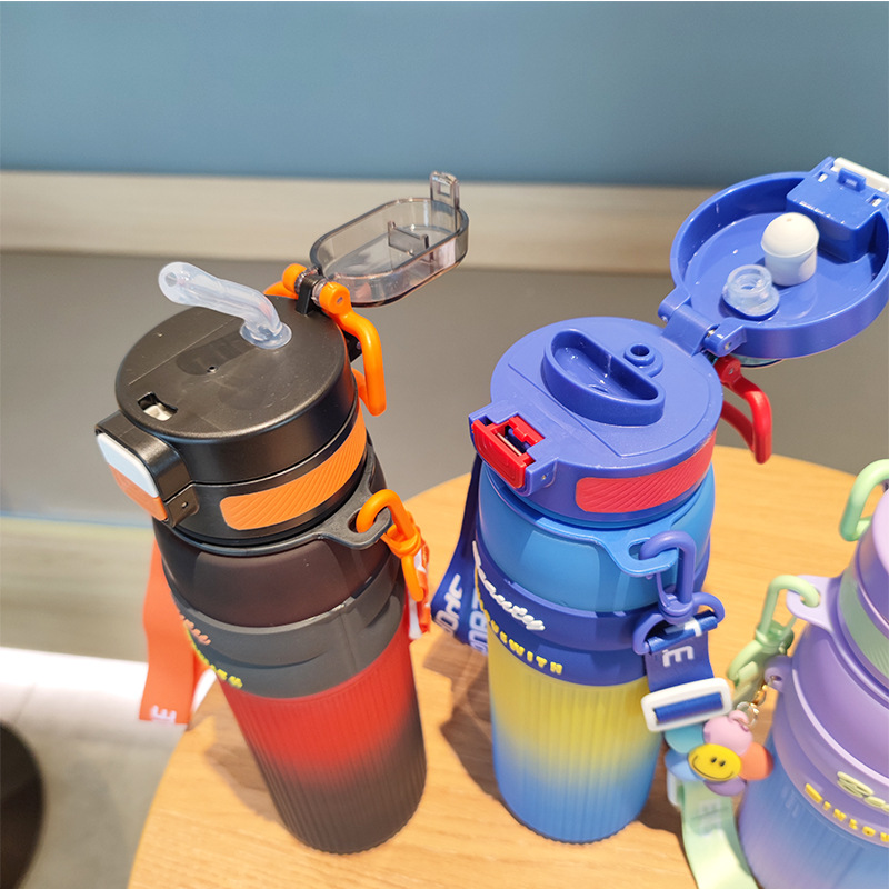Botella de agua con correa portátil transfronteriza linda serie girasol color degradado taza de agua con pajita de alto valor taza de agua deportiva
