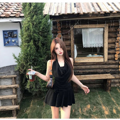 フレンチヘップバーンスタイルの女性用ブラックホルターネックドレス2025新しいスタイルの優しい気質とハイエンドのウエストAラインスカート