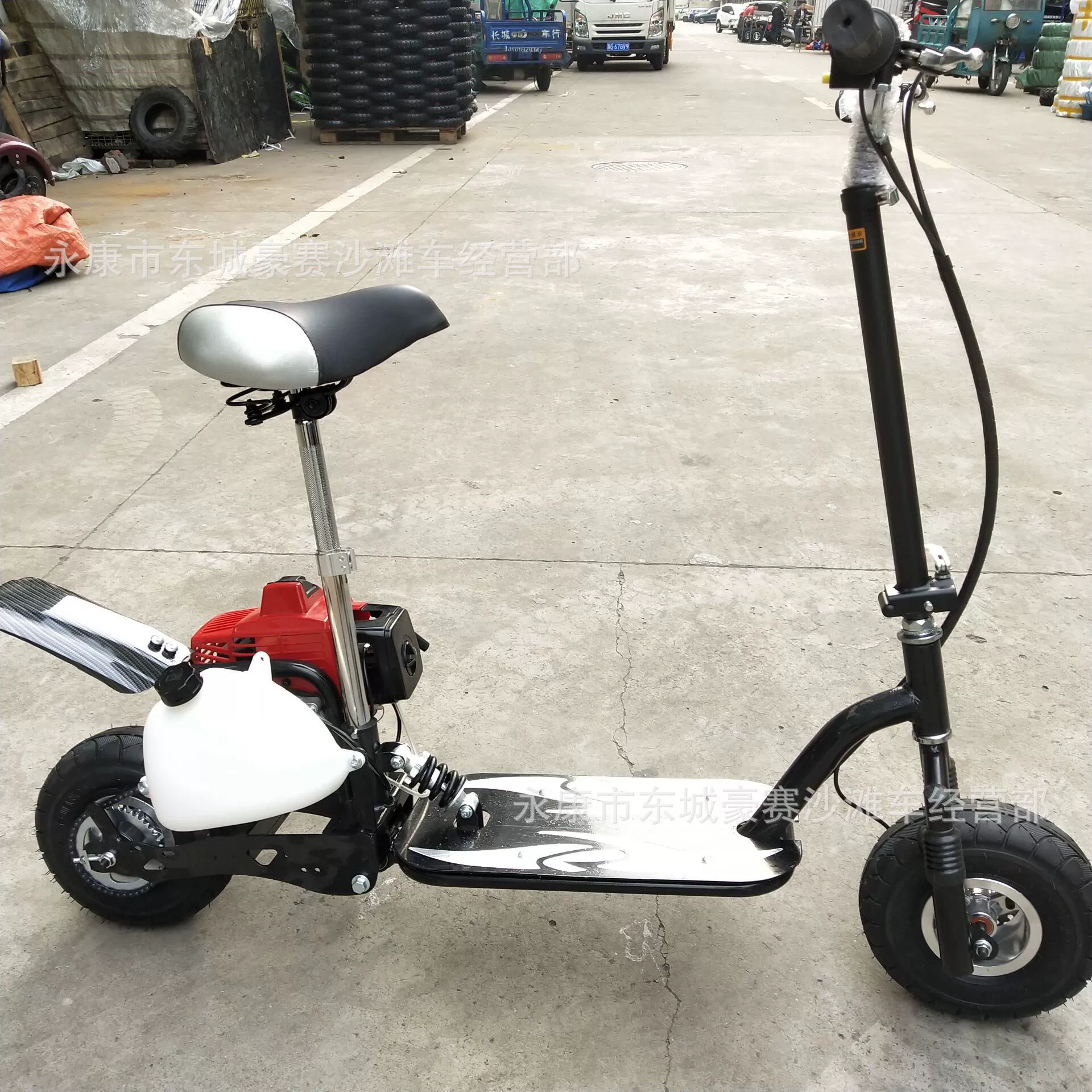 Мини-педаль топлива 2-тактный складной бензиновый скутер 2-тактный 63CC Маленький мотоцикл 2-колесный мопед