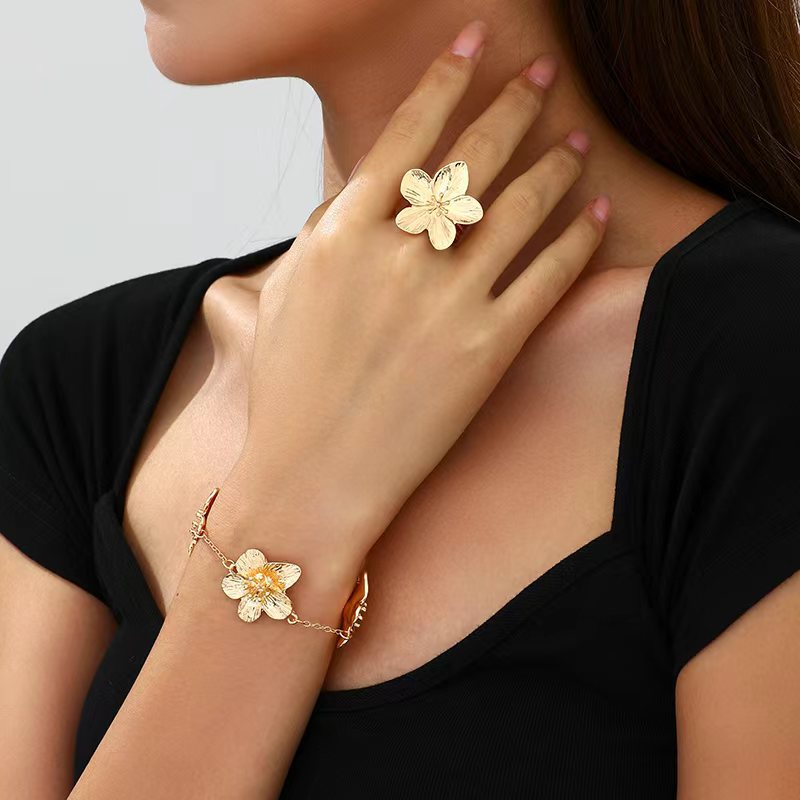 Europa y los Estados Unidos moda transfronteriza venta caliente flor simple personalidad universal mujer raqueta de calle conjunto de decoración joyas de moda