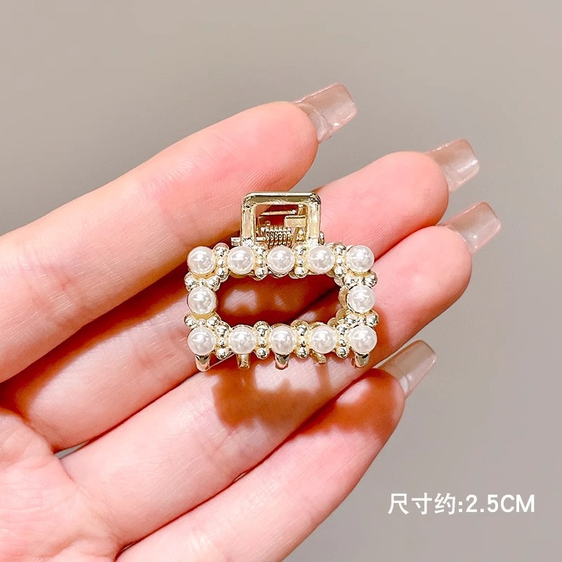 Exquisito clip pequeño clip de flequillo lateral de diamantes de imitación de perlas femeninas nuevo mini clip de tiburón de medio lazo horquilla tocado