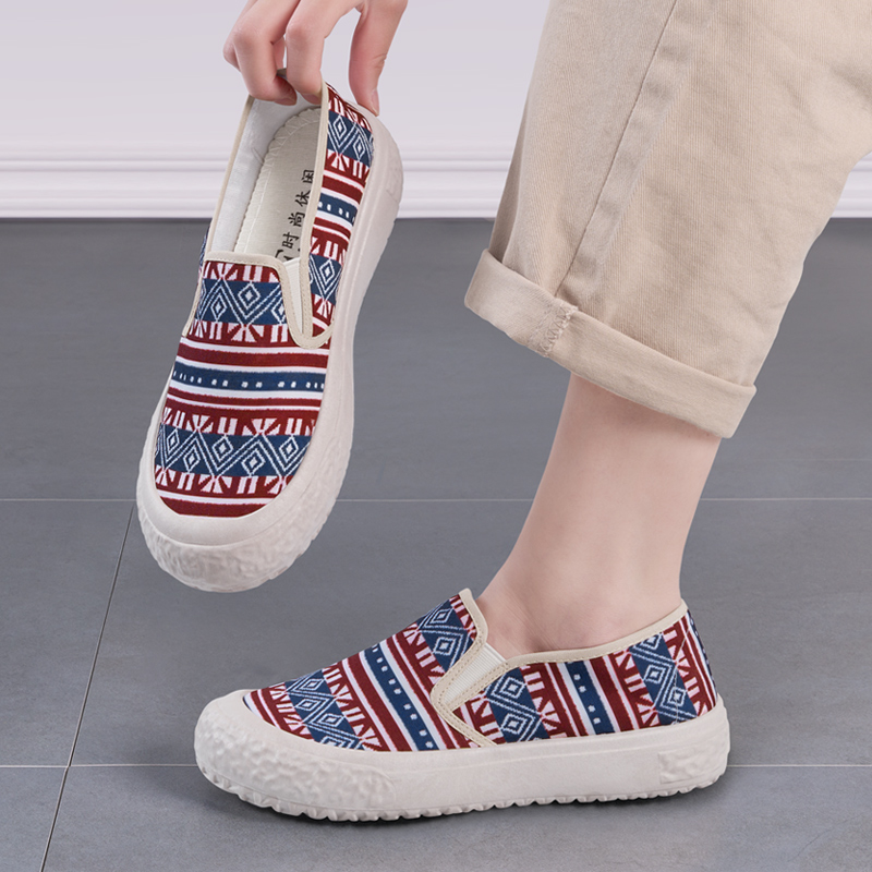 붉은 꽃 도자기