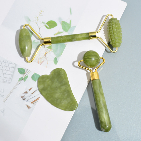 Cosmetic massager for face for training