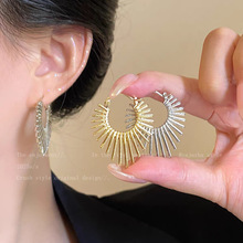 欧美夸张线条桃心耳扣耳环个性小众设计高级感时尚耳饰2025新款女