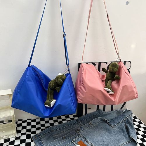 韩系网红同款尼龙斜挎包包女ins时尚大容量短途旅行包健身包书包