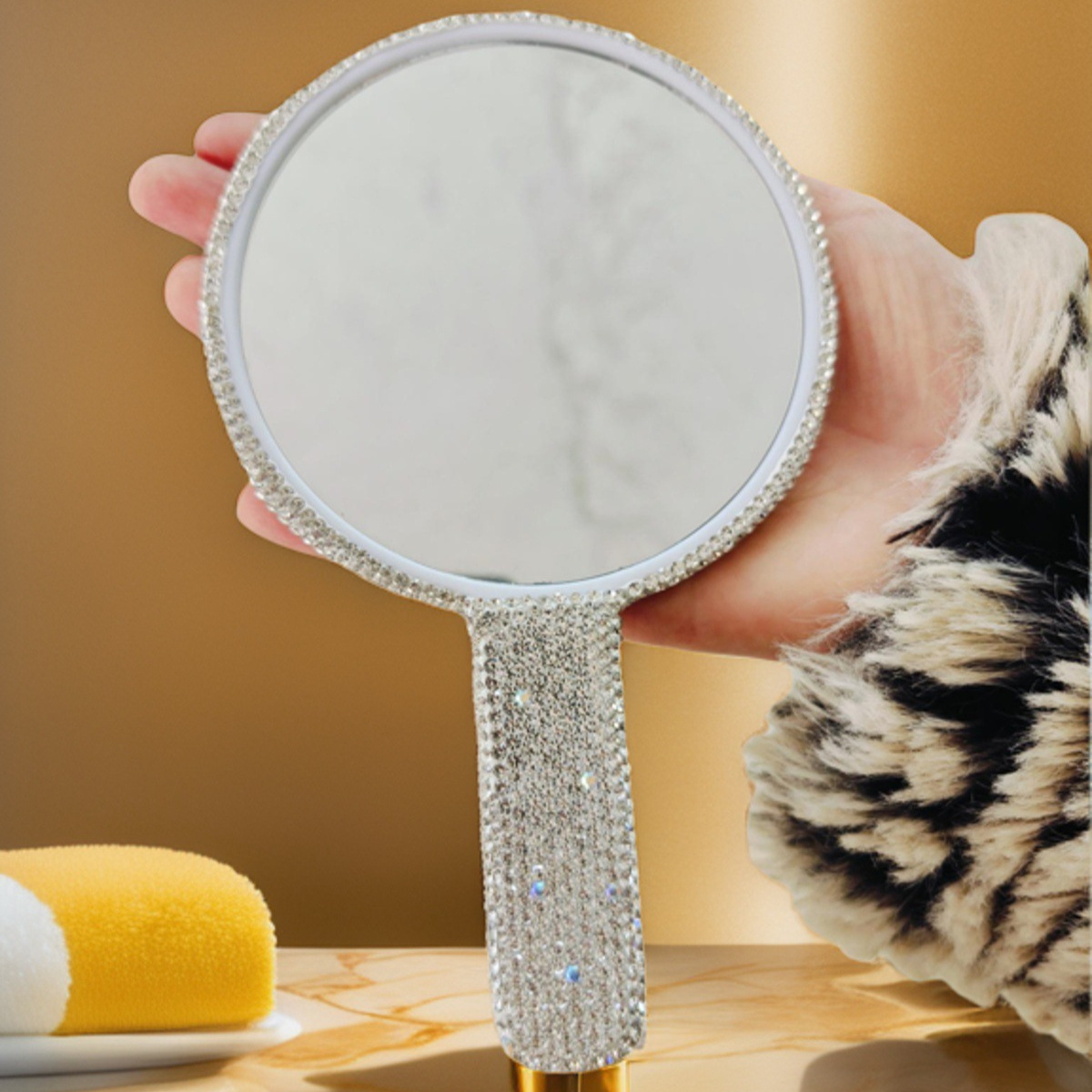 El fabricante suministra espejo de mano de diamante ABS, espejo de mango de arcilla de belleza de alta gama a la moda, suministros de Amazon, espejo cosmético