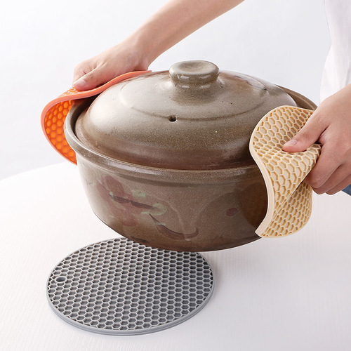 Manufacturer wholesale anti-scalding anti-slip mat insulated pot mat table mat easy to clean high temperature resistant round honeycomb silicone placemat