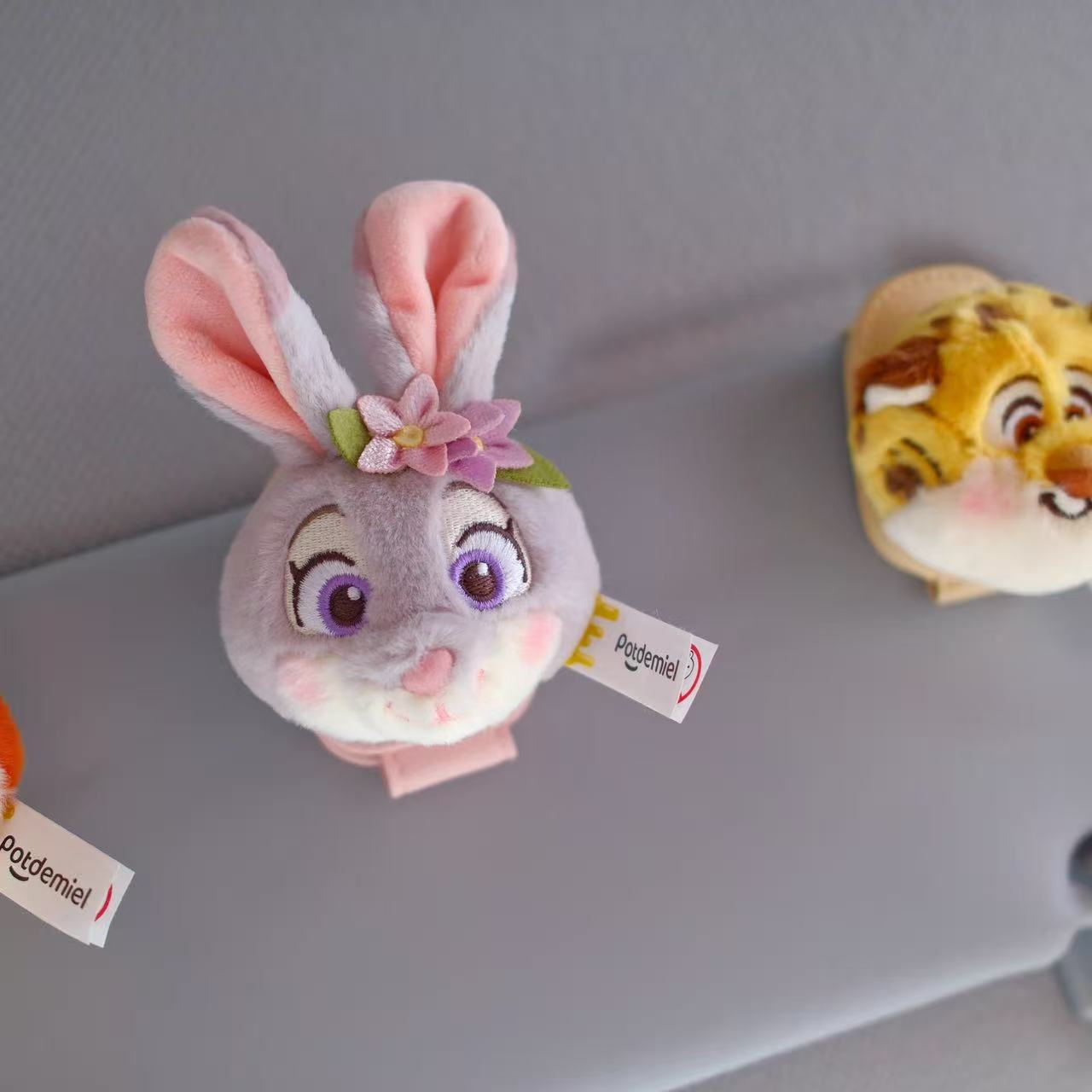 Genuine Judy Nick Leopard Police Officer Car Glasses Clip Sunglasses Holder Sun Visor Storage Rack Magnetic