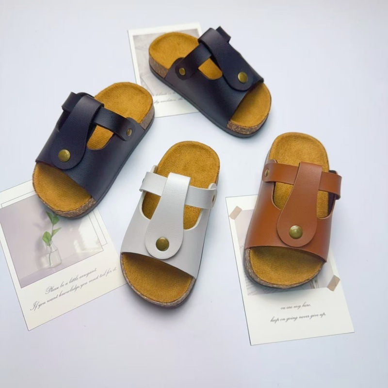 Fashionable and Stylish New Style Boys and Girls Indoor and Outdoor Summer Trendy Non-Slip Beach Korean Style Leather Sandals