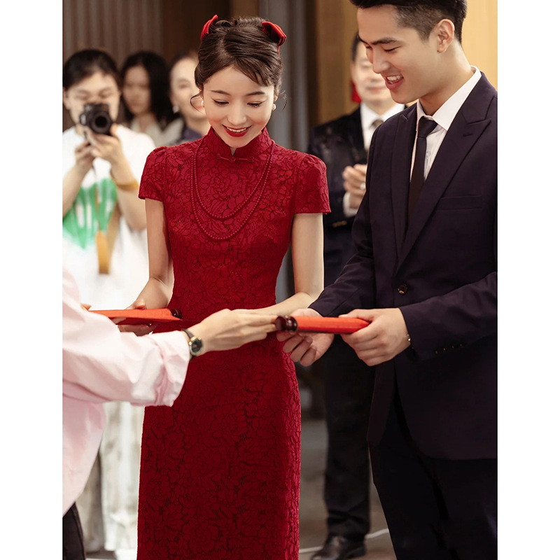 Rojo mejorado cheongsam tostada vestido nupcial boda Vestido de noche de las mujeres de estilo chino largo adelgazamiento sin respaldo fuera de la Corte banquete image 2