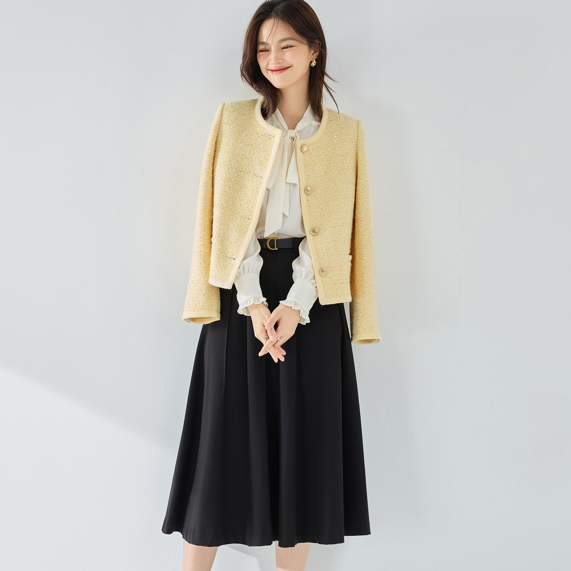 25 primavera nuevo pesado especial de lujo lentejuelas extravagantes fragancia pequeña chaqueta amarilla de alta calidad top de caja corta 15408