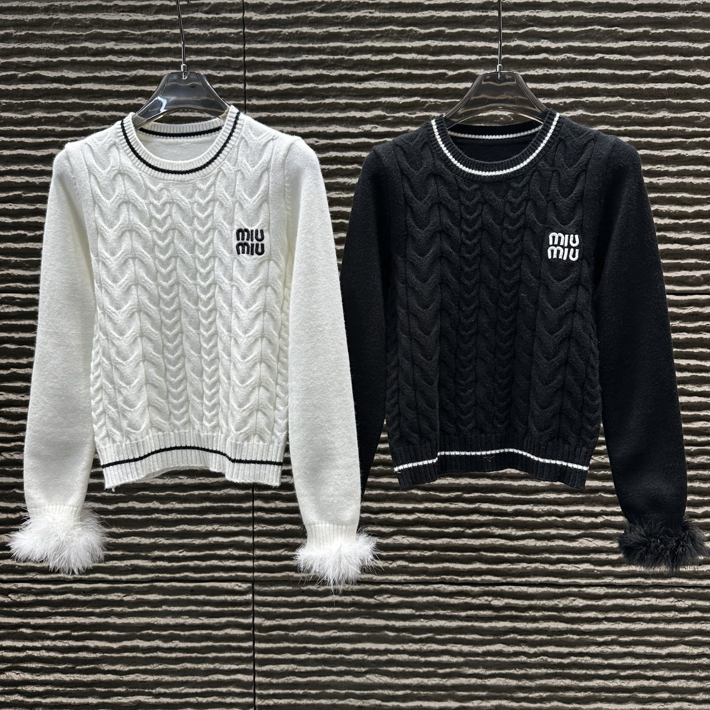 mi u 毛衣刺绣字母袖子拼毛毛衣女25秋冬10月新品甜美减龄针织衫