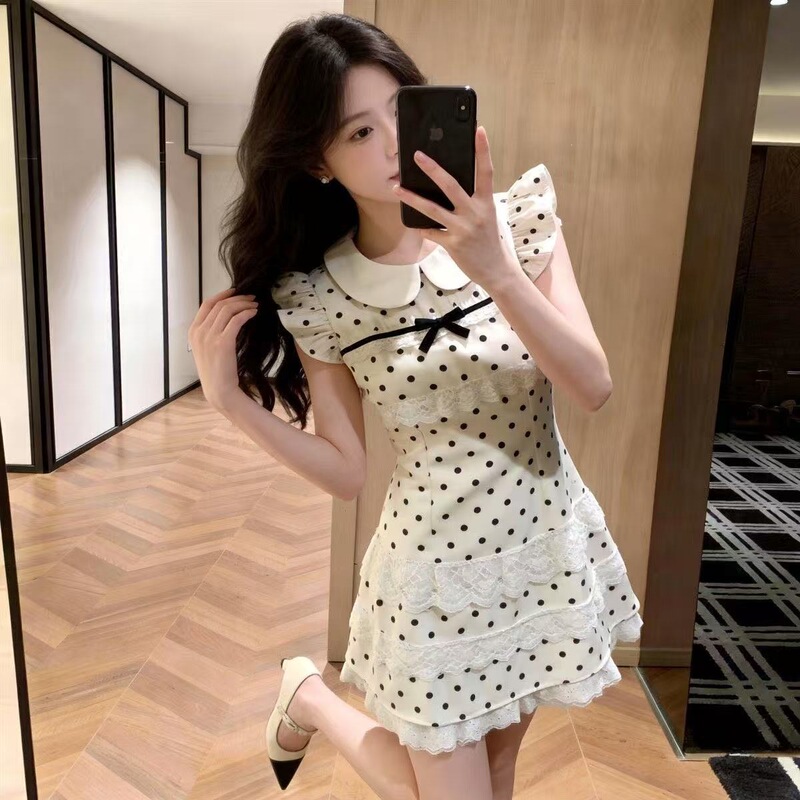 French-style sweet and elegant polka dot lace dress with a doll collar, waist-cinching, slimming, and flutter sleeves French-style sweet and elegant polka dot lace dress with a doll collar, waist-cinching, slimming, and flutter sleeves
