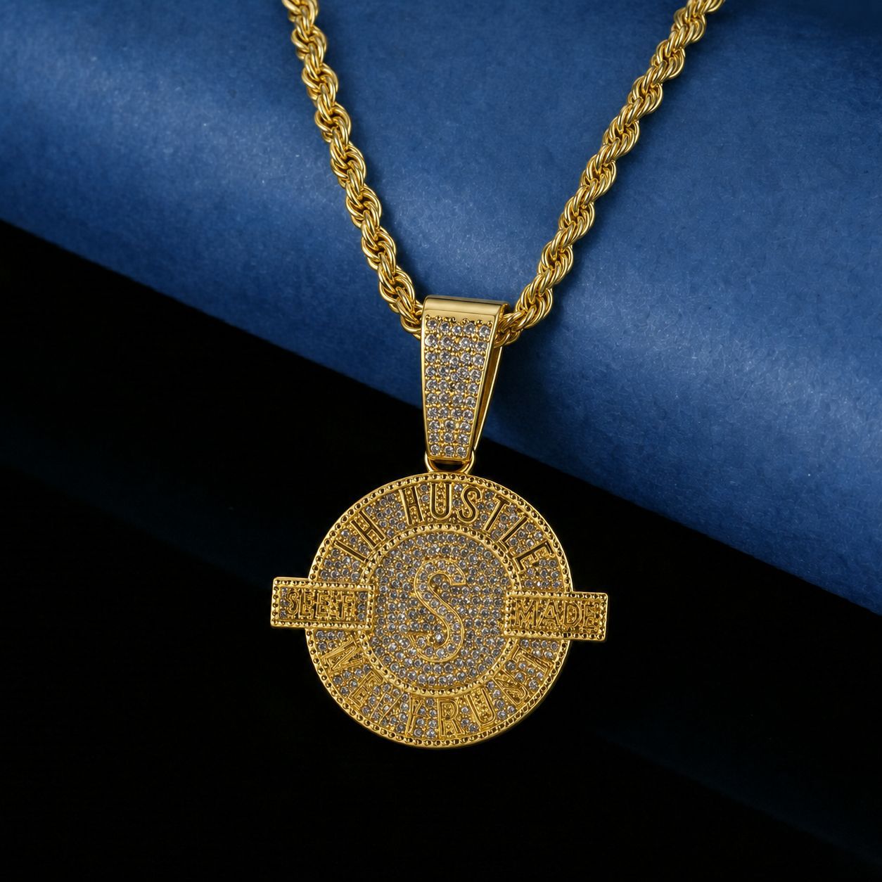 Collar de colgante para hombres europeos y estadounidenses estilo hip-hop popular cubano lleno de diamantes letras de aleación colgante joyería al por mayor