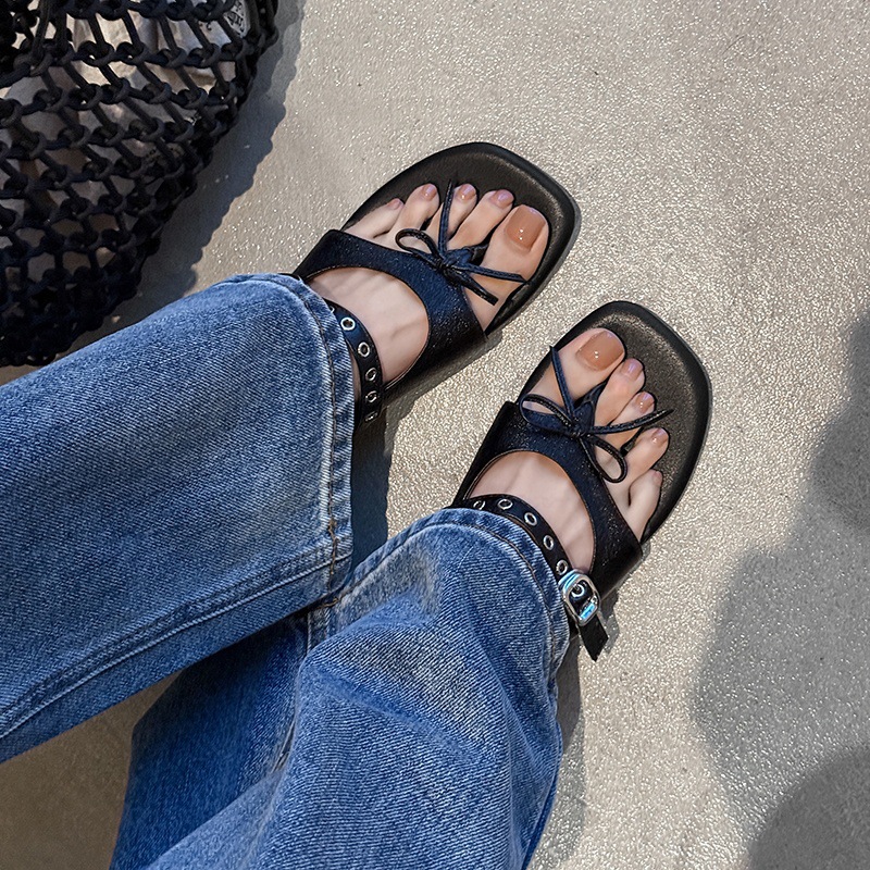 Sandal xỏ ngón đế bệt thiết kế độc đáo nơ bướm quai ngang La Mã — màu đen, màu mơ, bạc