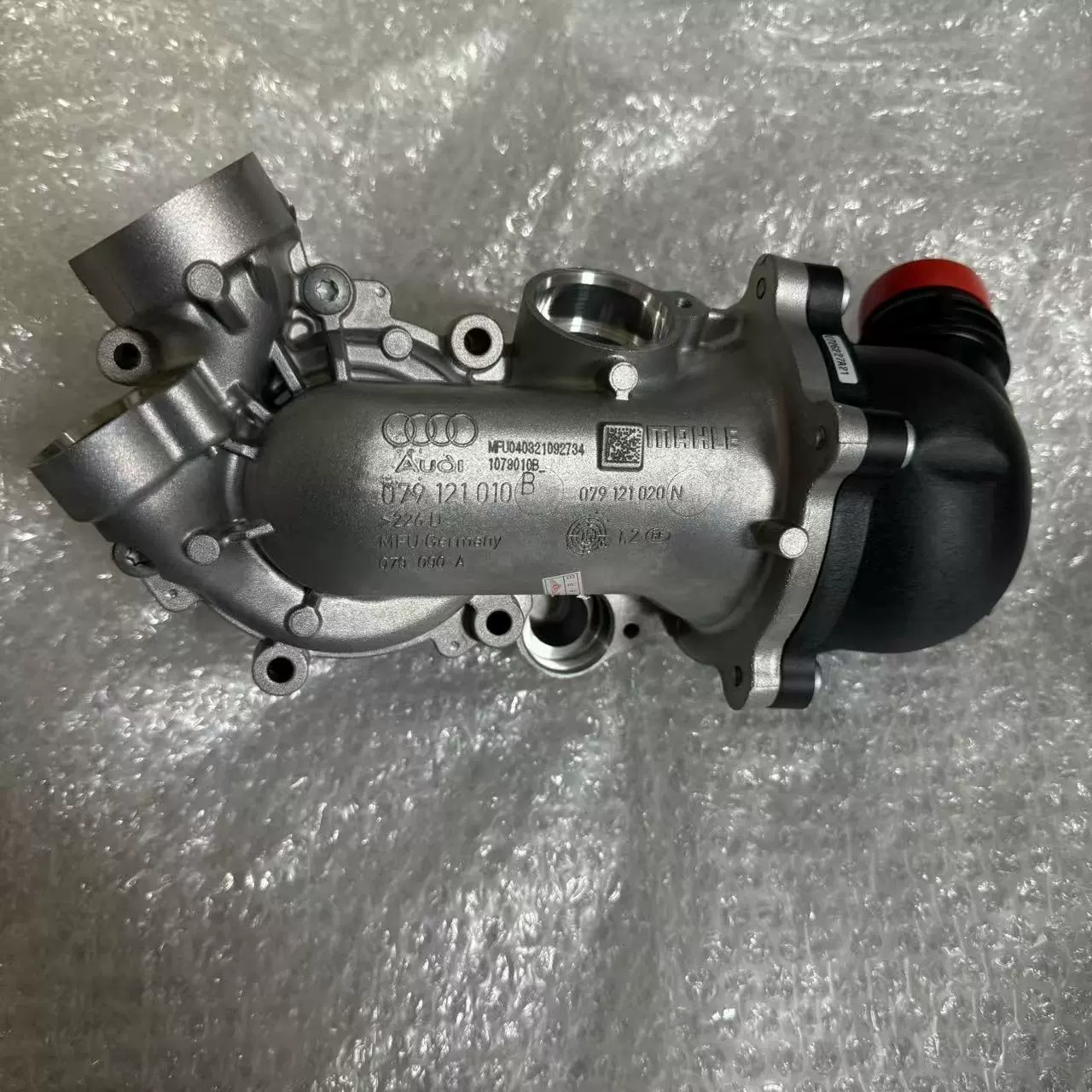 079121010B 079121010B/079121013B/J/R подходит для водяного насоса Bentley Flying Spur Continental 4.0T