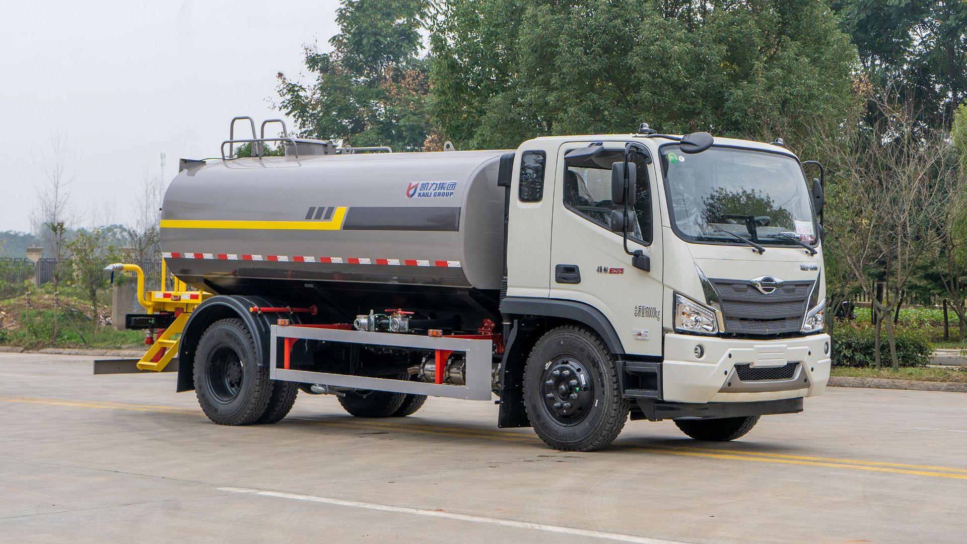 National Vi Foton Ruiwo Es3 Lawn, Crops, Trees, Watering, Green Plant Maintenance 18 Tons 12 Square Meters Greening Spray Truck