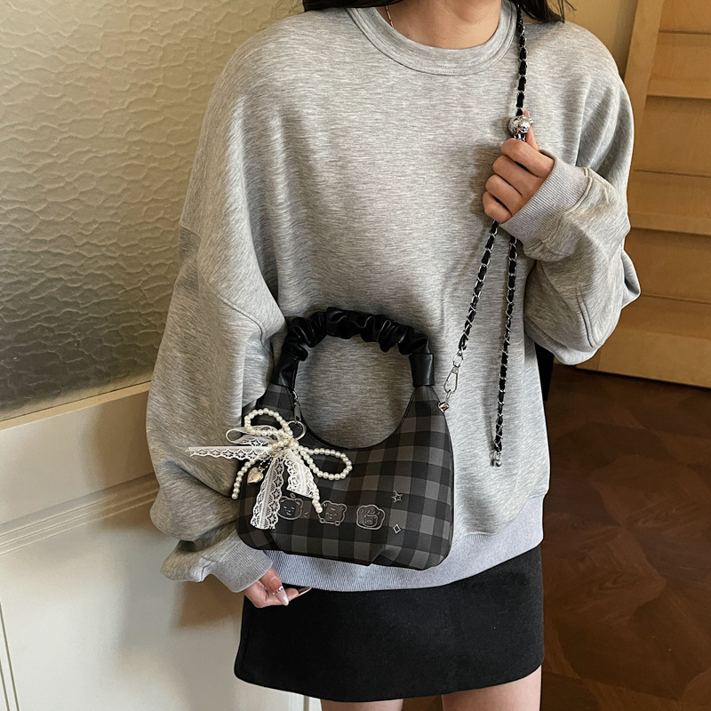 Bolso coreano nicho pliegueado, moda femenina, bolso de hombro, sensación cotidiana, bolso de media luna de nubes de viaje