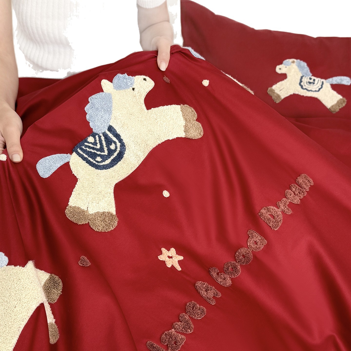 100S toalla de algodón bordada de algodón puro cuatro piezas conjuntos de tres piezas para dar la bienvenida a la cama del año del caballo rojo festivo