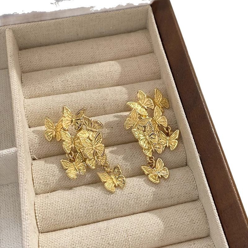 Retro golden elegant earrings