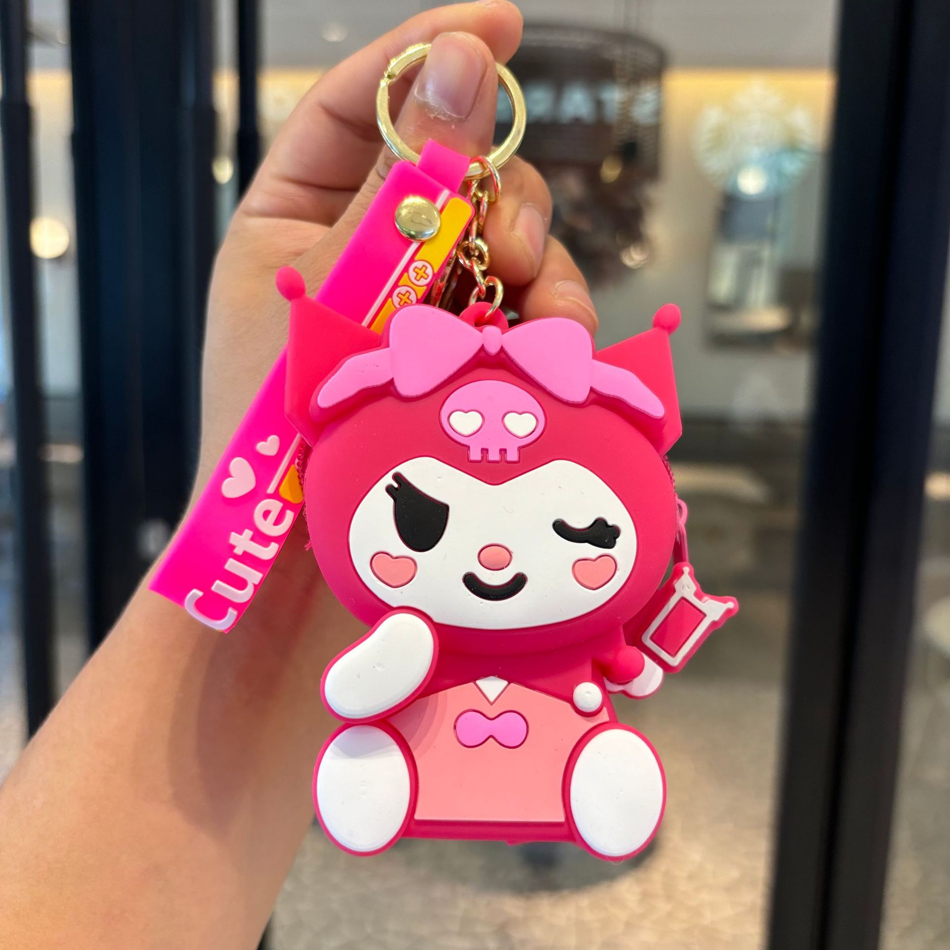 サンリオの小銭入れのキーホルダーが可愛いです。