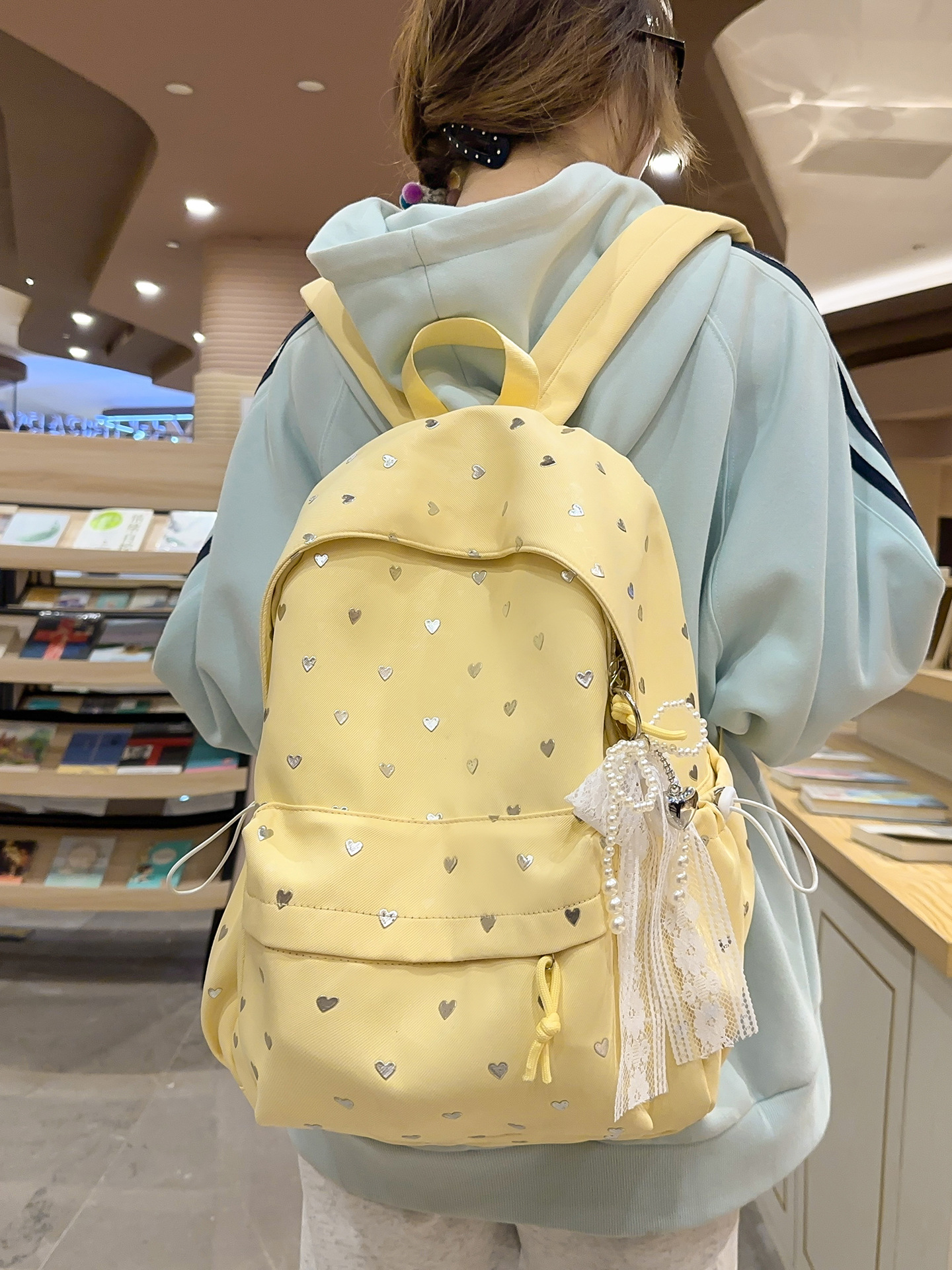 2026 New Japanese-Style Heart-Shaped Backpack for Female Middle and High School Students, Cute and Simple Large-Capacity Backpack