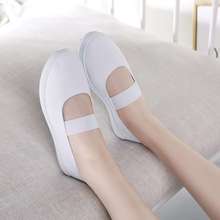 小白鞋女新款女鞋防滑软底舞蹈鞋工厂工作鞋休闲白色帆布护士鞋