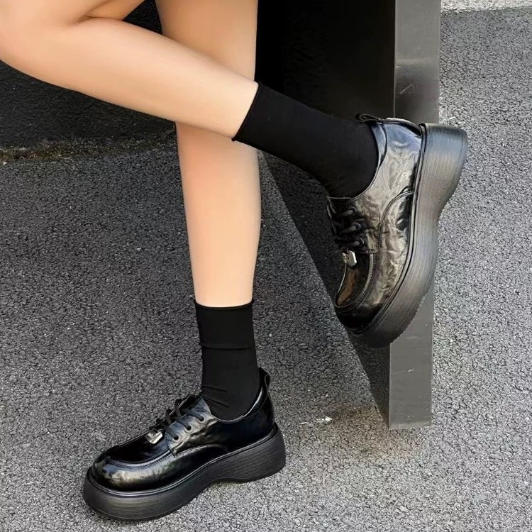 Giày loafer nữ đế dày bánh xốp phong cách retro Anh Quốc — Màu đen